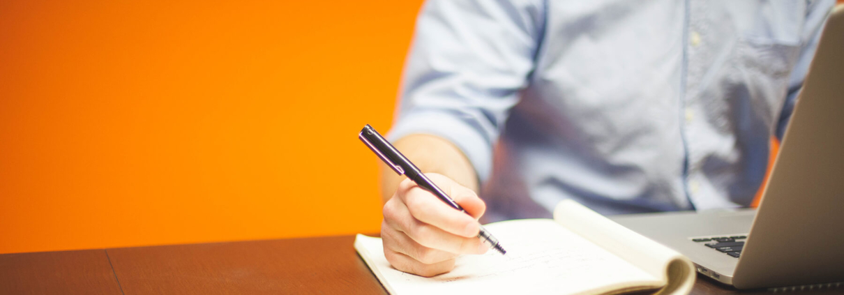 Équipe en réunion pour les recrutements et audits QUALIANOR