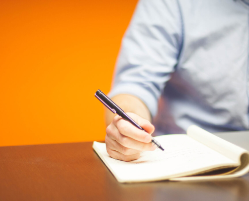Équipe en réunion pour les recrutements et audits QUALIANOR